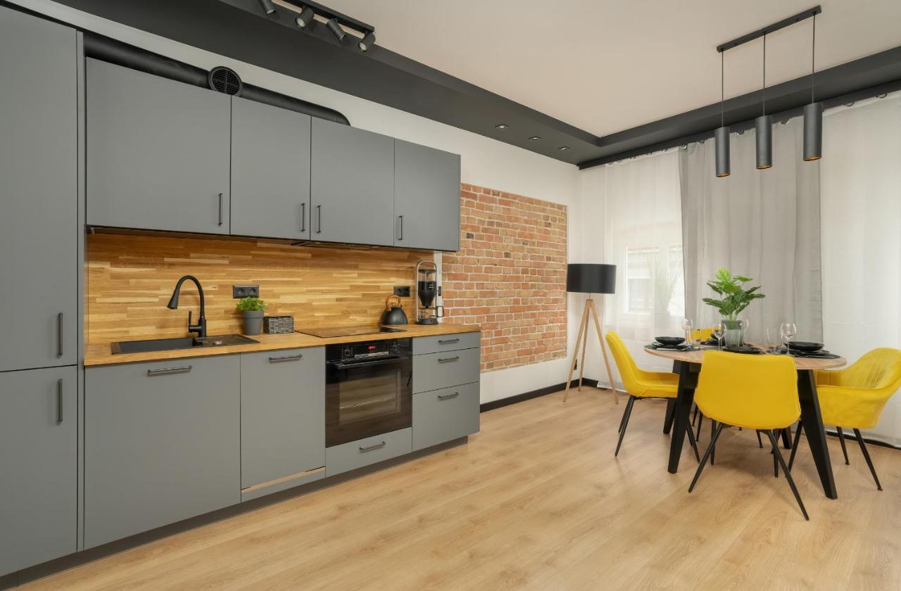 Komeda Apartment Hidden In Poznan Old Town By Noclegi Renters Εξωτερικό φωτογραφία